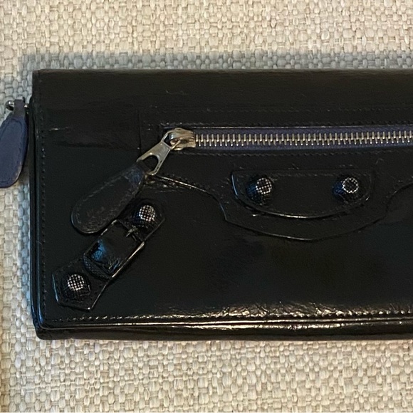 Balenciaga Black Leather Wallet, with generic silver chain included - Picture 14 of 16
